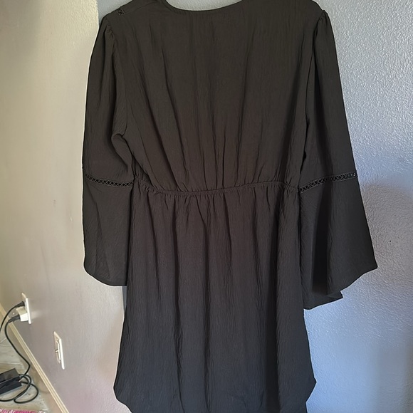 Black Cover Up Dress
Size L
Brand: Blooming Jelly 
New with tags! - Picture 2 of 3